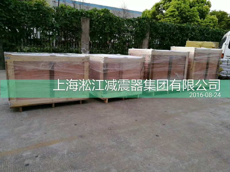 澳大利亞客戶來廠訂購*批橡膠接頭產品“