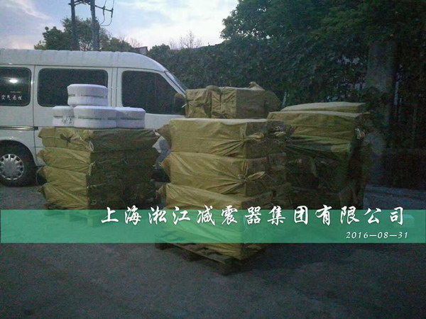 【加班出貨】客戶選用DN900口徑的橡膠接頭采用三元乙丙材質 【加班出貨】客戶選用DN900口徑的橡膠接頭采用三元乙丙材質