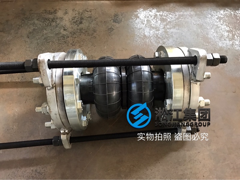 為鋼廠連鑄設(shè)備訂制的橡膠接頭準(zhǔn)備裝機(jī) 為鋼廠連鑄設(shè)備訂制的橡膠接頭準(zhǔn)備裝機(jī)